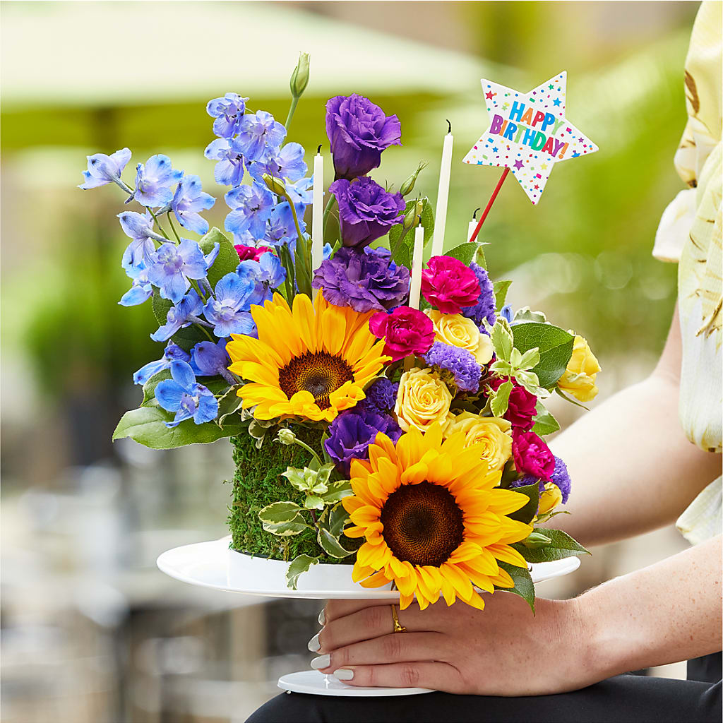 Star of the Day Floral Cake –  Atkinson Florist, Thornhill ON